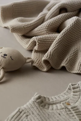 Moss-stitched cotton baby blanket