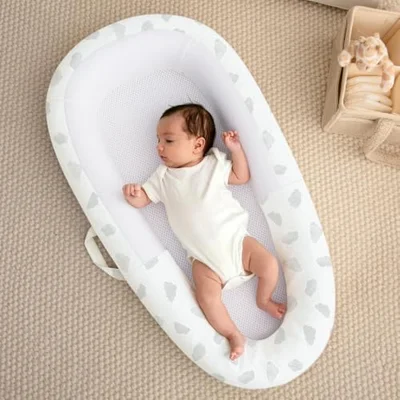 PurFlo Sleep Tight Baby Bed - Sav | Firm, Flat, Breathable Mesh Base | For Overnight Sleep | Portable Baby Nest Alternative with Travel Bag & Handle | Newborn to 8 Months | Removable Cover - Cloud / 92 Cm X 49 Cm