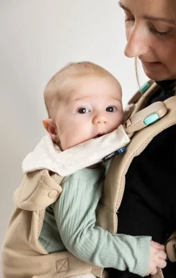 Teething Pad & Bib for Baby Carriers — image 18