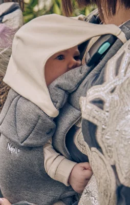 Teething Pad & Bib for Baby Carriers — image 9