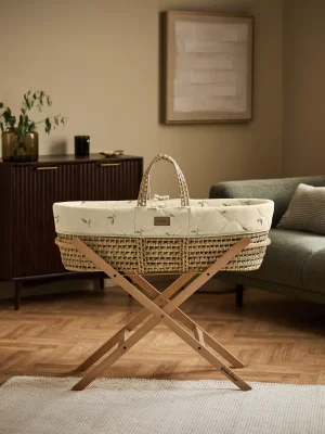 The Little Green Sheep Qulited Moses Basket, Leaves - Default